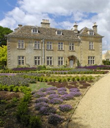 20 fabulous houses for a party